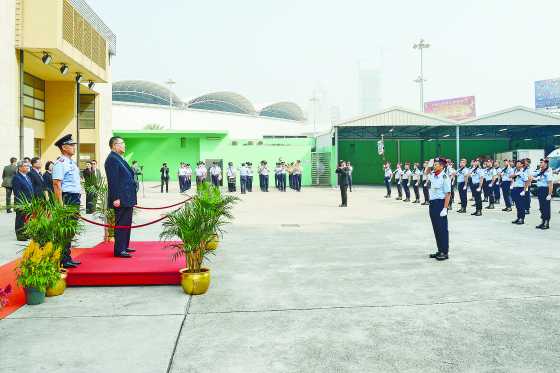 崔世安视察特警总部保安高校 | 澳门日报 | 今日