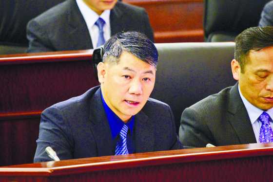 澳门日报 澳闻  梁文昌     去年八千四宗违规三千多架次超重堪忧