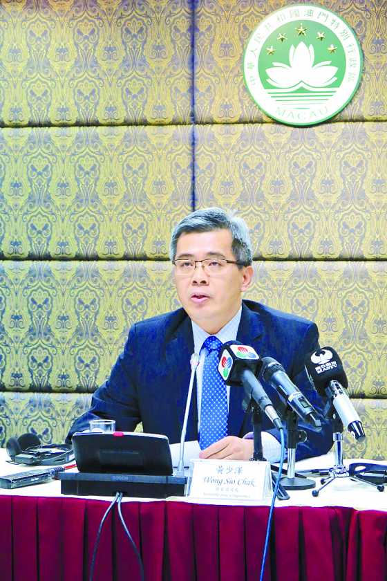 黄少泽介绍首三季博彩业调整期对本澳治安影响评估分析意见